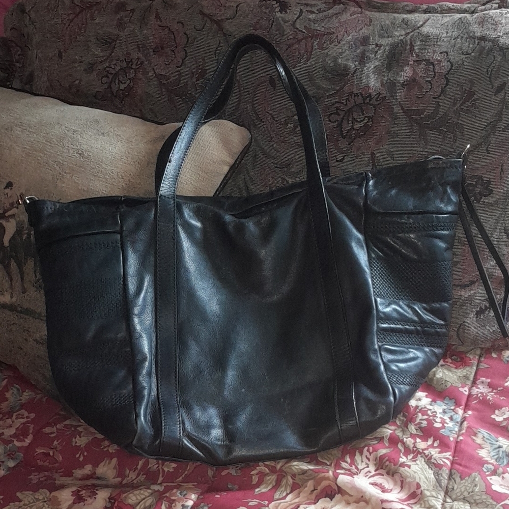 🌺INNUE BLACK LEATHER SUPPLE LEATHER Handbag/Tote